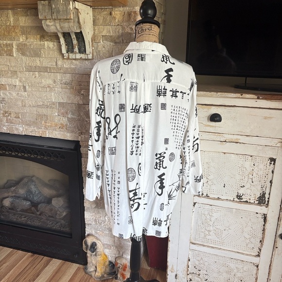 Soft Surroundings white and black button down blouse tunic Asian Chinese script - Picture 9 of 16